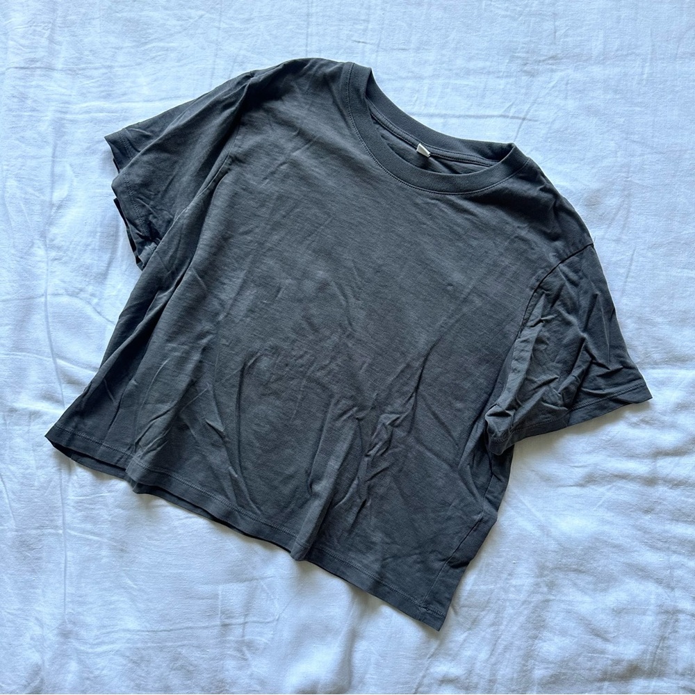 💸SOLD Uniqlo cropped top